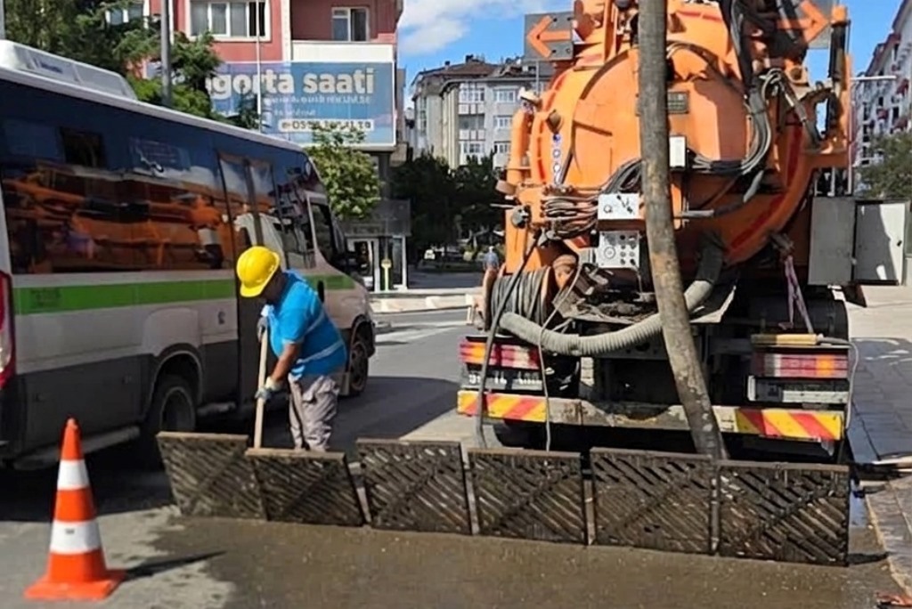 TESKİ TEKİRDAĞ GENELİNDE MAZGAL TEMİZLİĞİ ÇALIŞMALARINI SÜRDÜRÜYOR