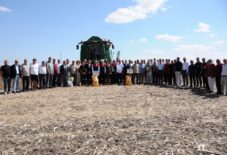 YERLİ VE MİLLİ AYÇİÇEĞİ LÜLEBURGAZ’DA HASAT EDİLDİ