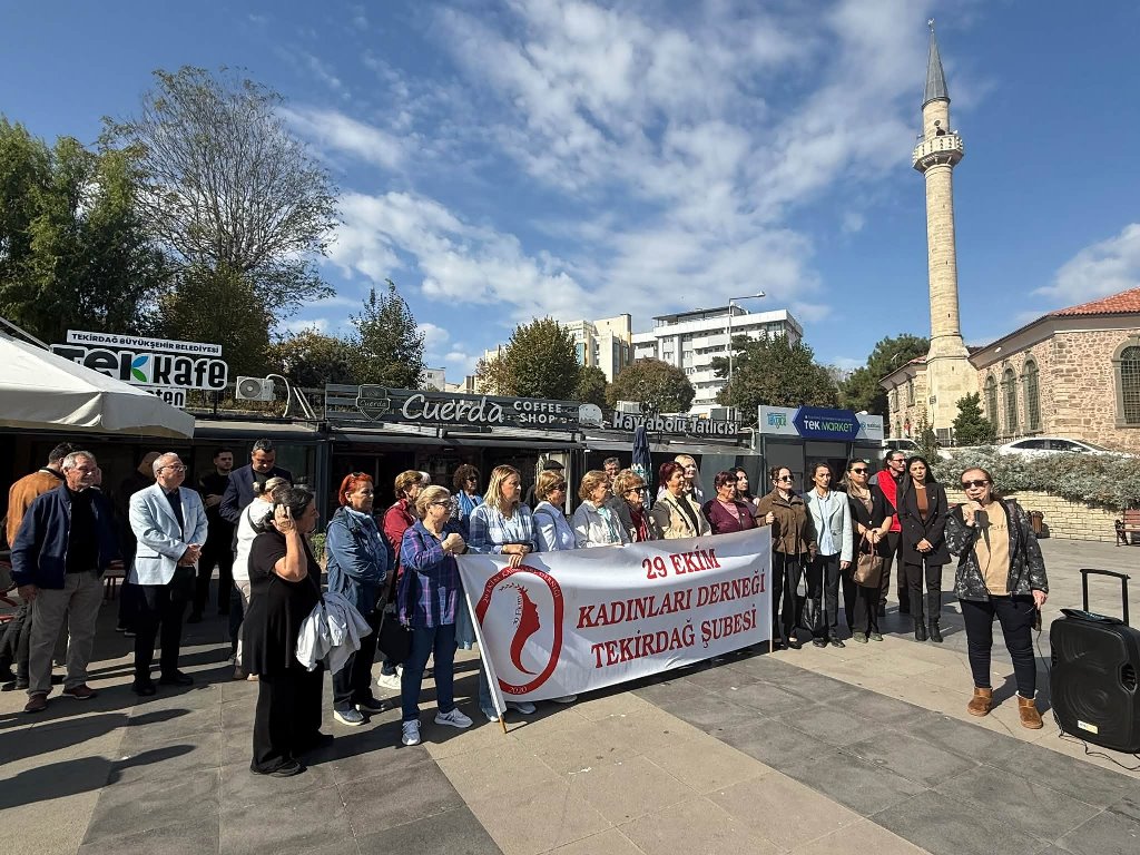 29 EKİM KADINLARI DERNEĞİ: “BOŞANMAYI HIZLANDIRMAK YETMEZ! KADINLARIN VE ÇOCUKLARIN HAKLARI KORUNMALI”