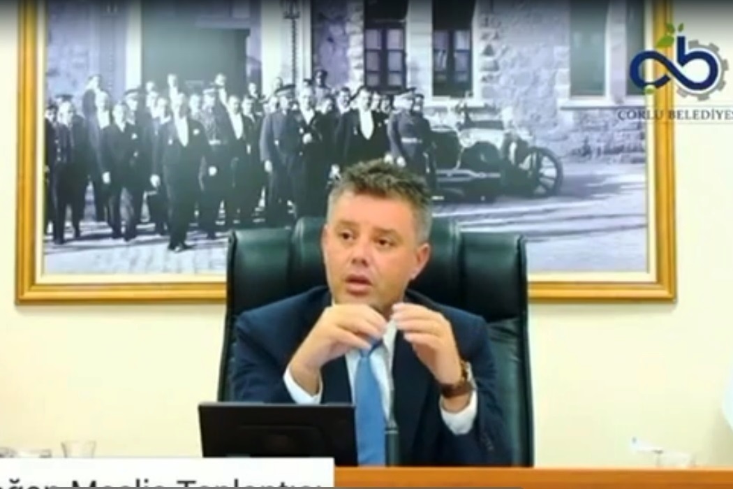 YENİ PARTİLİ BAŞKAN ÖĞRENCİLERE BURS VERİLMESİNİ REDDETTİ CHP TEPKİ GÖSTERDİ