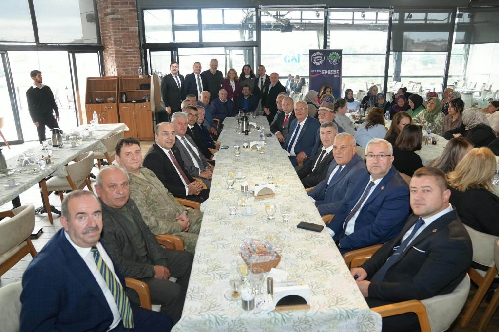 BAŞKAN MÜGE YILDIZ TOPAK ERGENE’NİN MUHTARLARI İLE BULUŞTU
