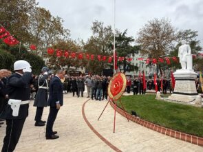 CUMHURİYET BAYRAMI KUTLAMALARI ÇELENK TÖRENİ İLE BAŞLADI