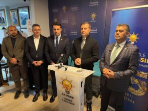 VAHAP AKAY AK PARTİ TEŞKİLATIYLA BULUŞTU